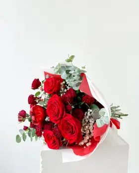 Kytice červených růží se srdíčkem