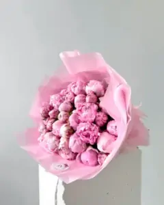 Kytice růžových pivoněk 