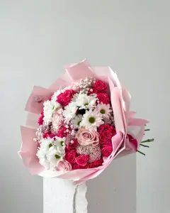 Kytice květin chryzantémy a růže