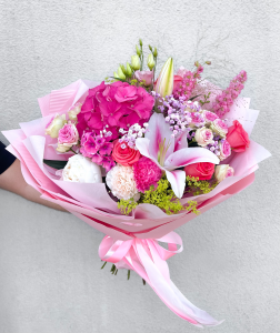 Slavnostní kytice barevných květin