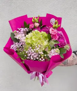 Podzimní fialovo zelená kytice s hortenzií