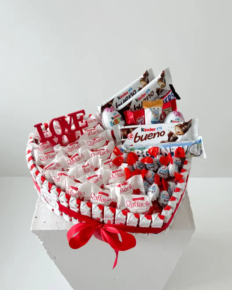 Sladký box srdce Raffaello pralinky a Kinder čokolády