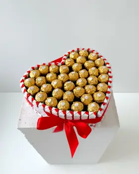 Sladký box srdce Kinder čokoláda a Ferrero pralinky