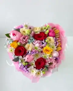 Flower Box Srdce mix květin a makronky