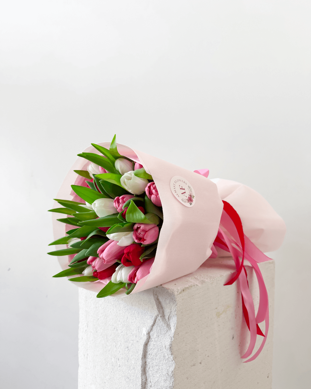 Romantická kytice mix tulipánů – růžové, bílé a červené