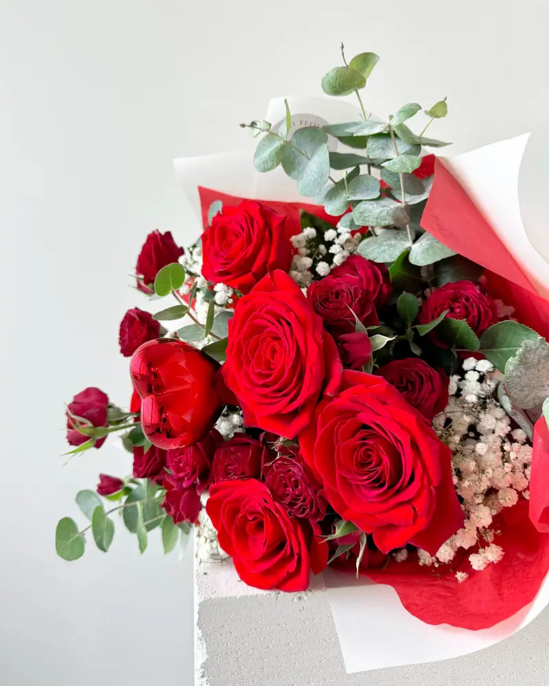 Kytice červených růží se srdíčkem