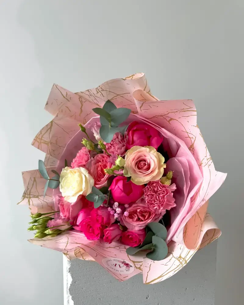 Letní veselá kytice čerstvých květin