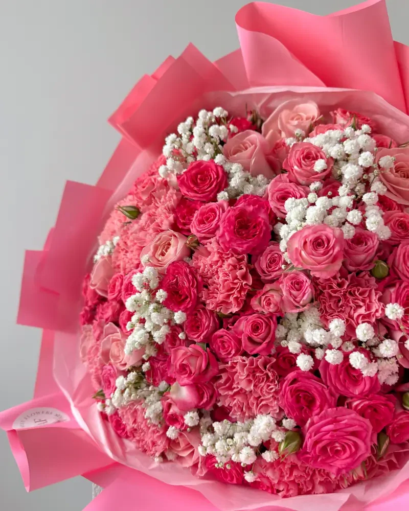 Růžová kytice z trsových růží