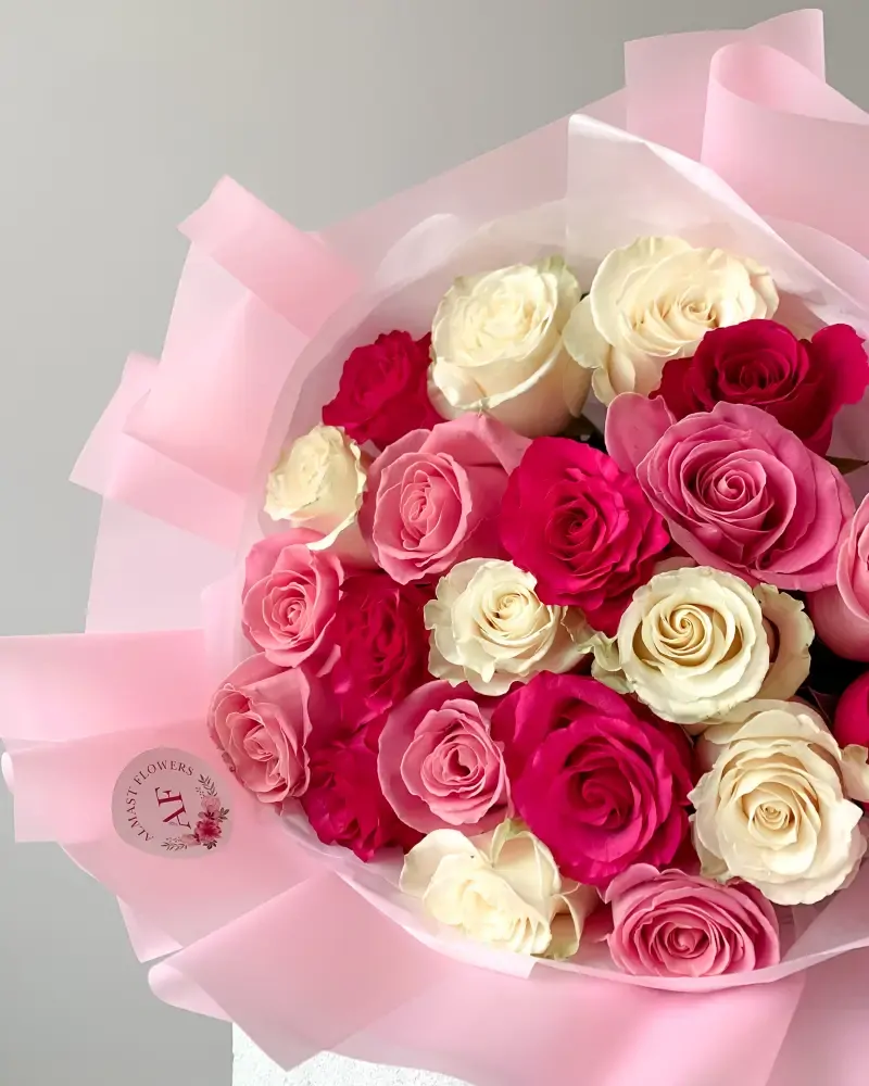 Kytice 21 růžových a bílých růží 70cm