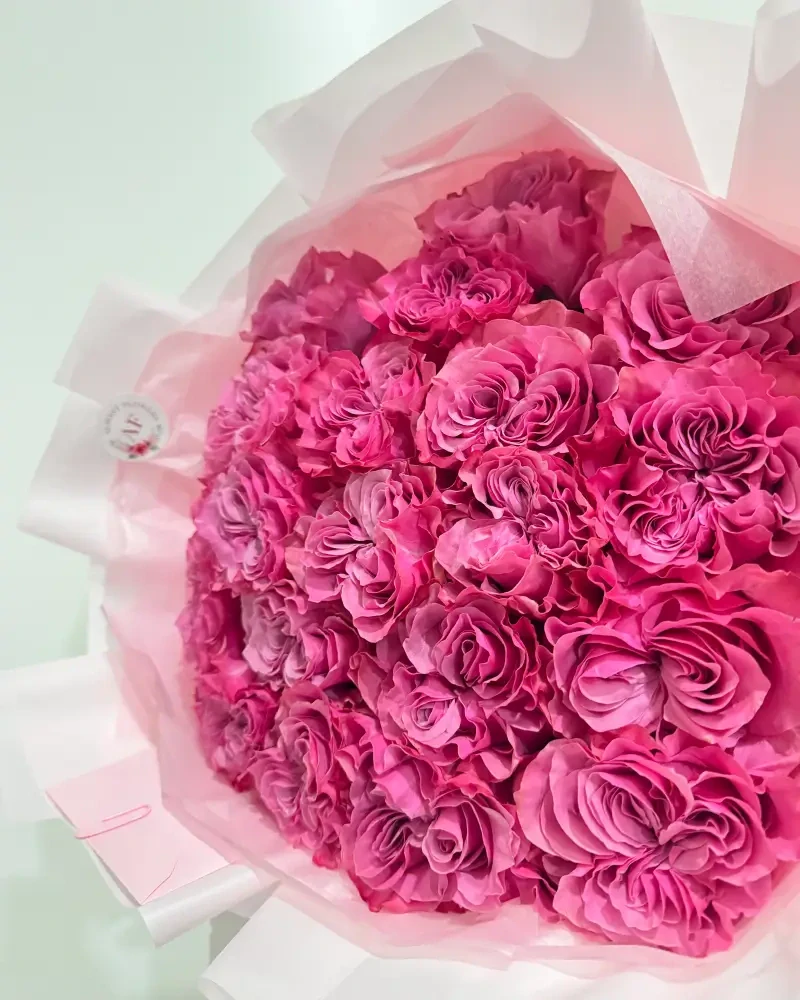 Kytice pivoňkových růží Country