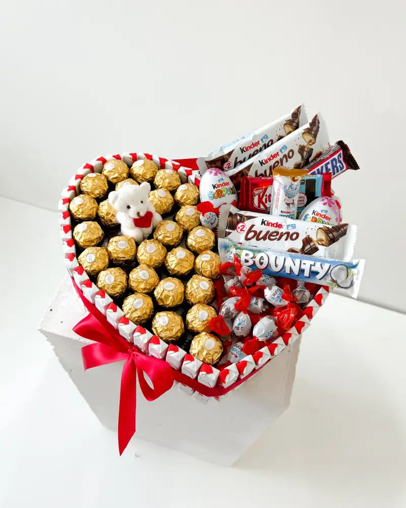 Sladký box srdce Ferrero pralinky a Kinder čokolády + plyšový medvídek