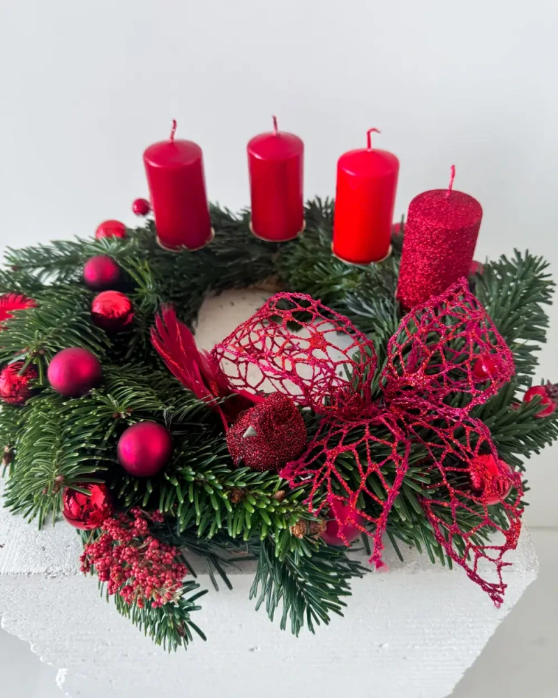 Adventní věnec červený Ø 25cm