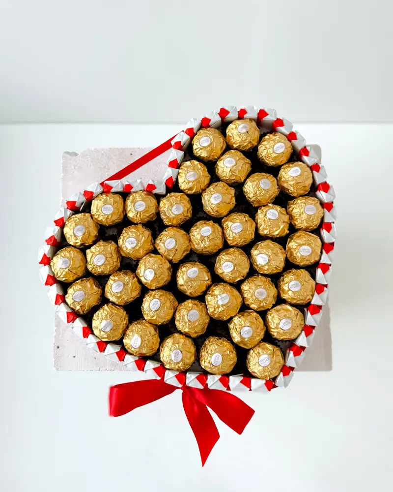 Sladký box srdce Kinder čokoláda a Ferrero pralinky