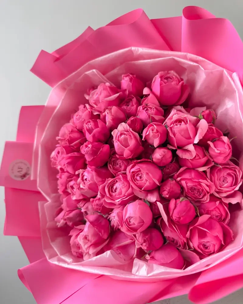 Kytice pivoňkových trsových růží Silva