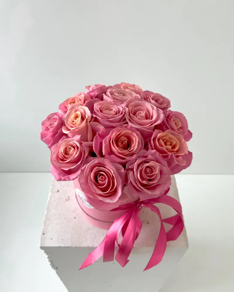 Flower Box s růžovými růžemi