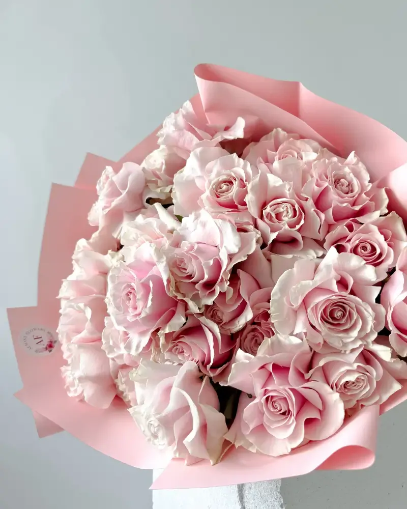 Kytice světle růžových francouzských růží