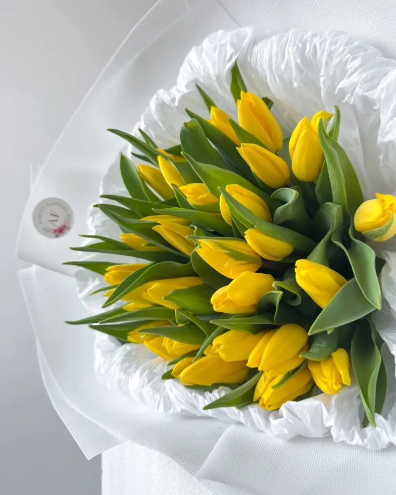 Kytice žlutých tulipánů