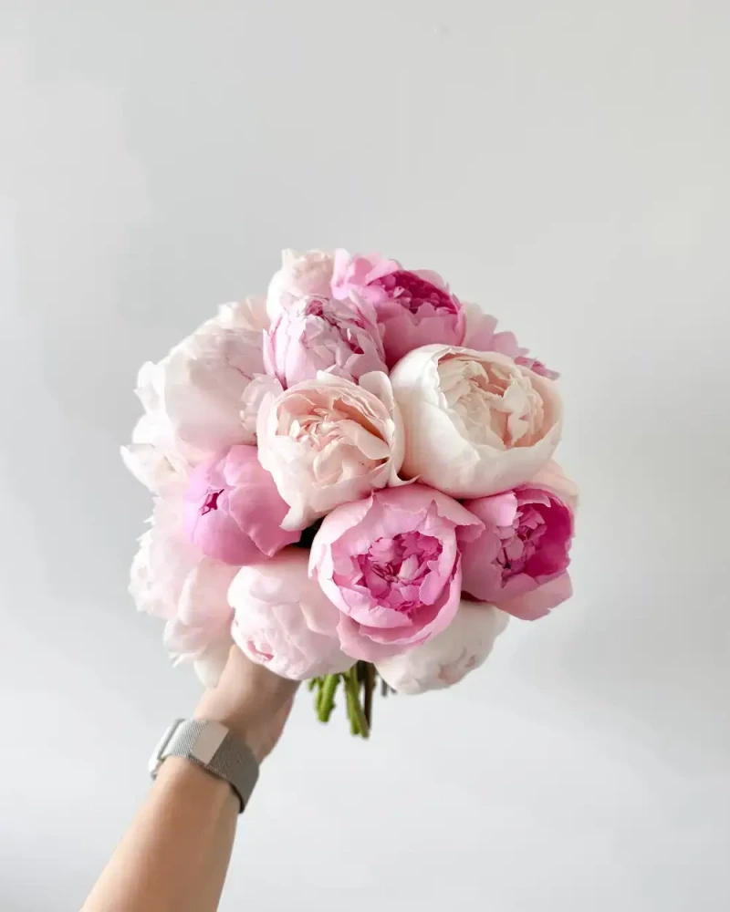 Svatební kytice z pivoněk bílé a růžové