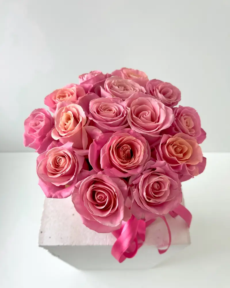 Flower Box s růžovými růžemi