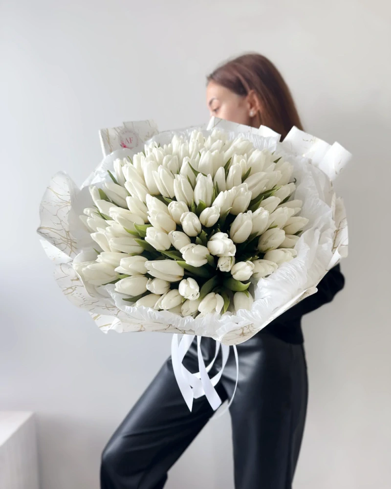 Kytice 101 bílých tulipánů