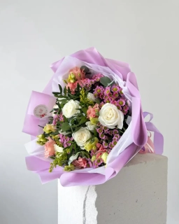 Veselá kytice jarních květin