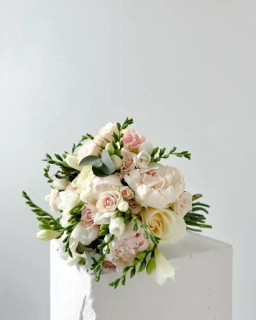 Svatební kytice mix světlých květin