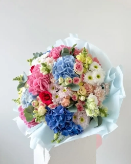 Luxusní kytice květin v pastelových barvách