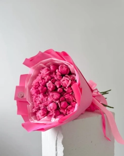 Kytice pivoňkových trsových růží Silva