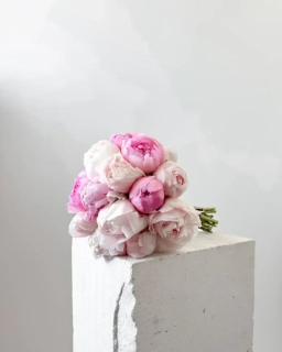 Svatební kytice z pivoněk bílé a růžové