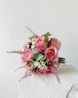 Svatební kytice z růžových růží